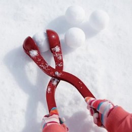 Śnieżkomat ballmaker snowball do robienia kulek śnieżnych pojedynczy czerwony